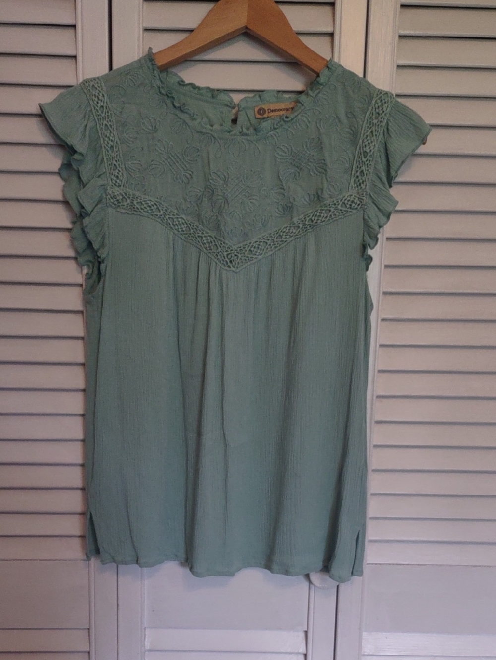 EUC Democracy Sage Green Sleeveless Gauze Top Size M
